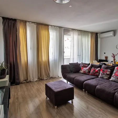 Modern Oasis Private Parking Appartement Split