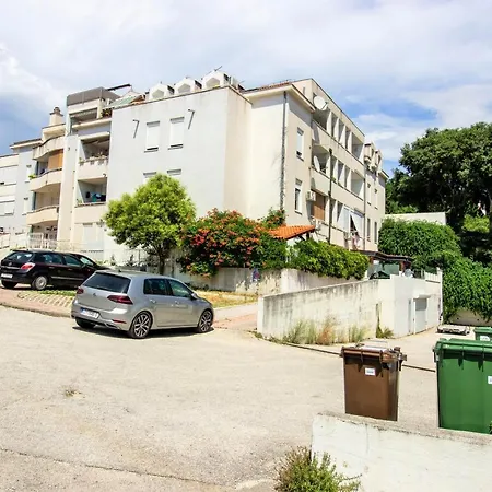 Modern Oasis Private Parking Apartment